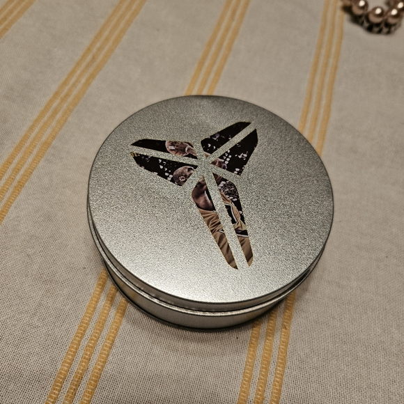 Kobe Bryant Bracelet Set - Picture 2 of 3